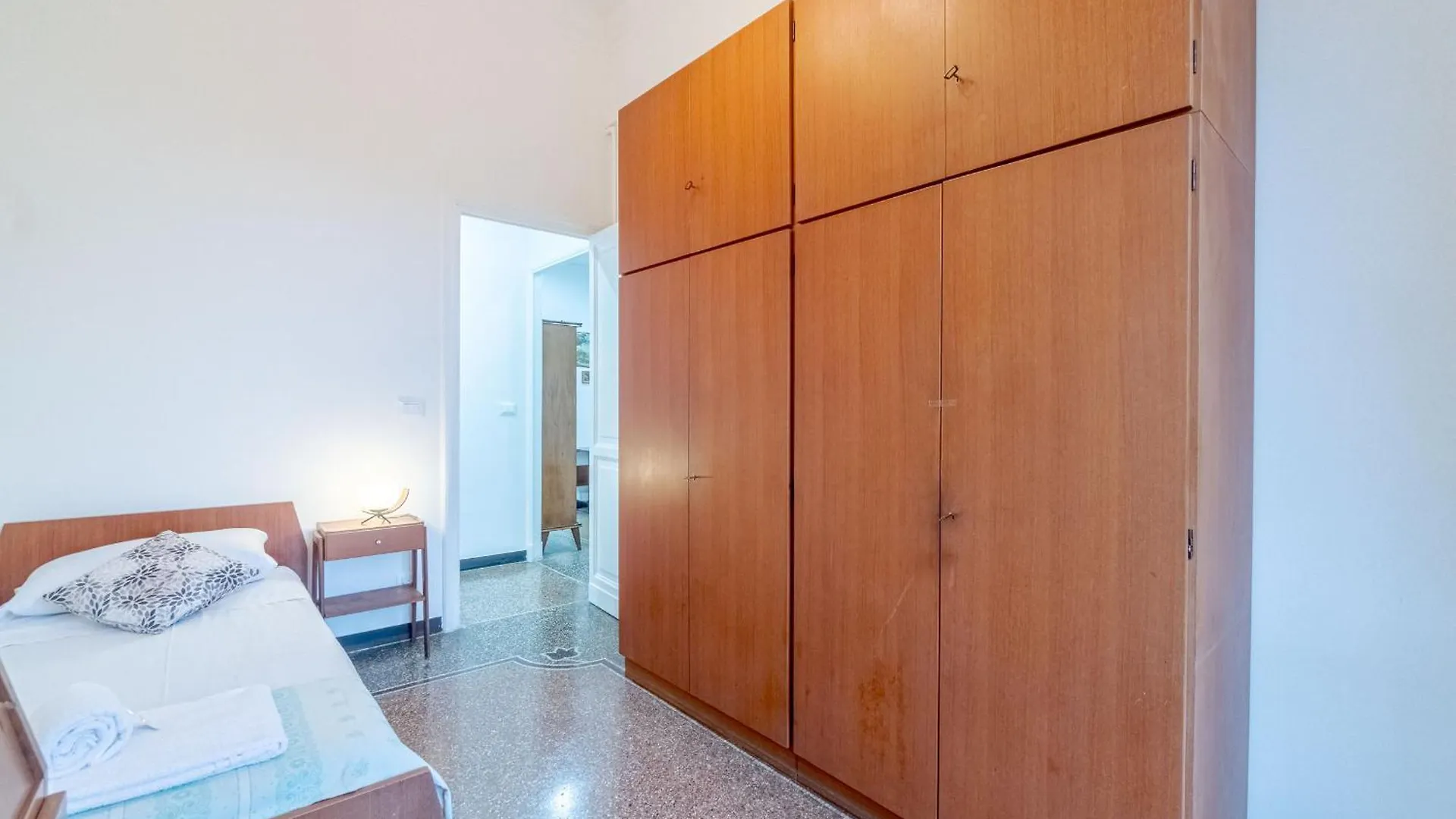 Genova San Fruttuoso Vintage & Roomy Flat 0*, Genoa Italy