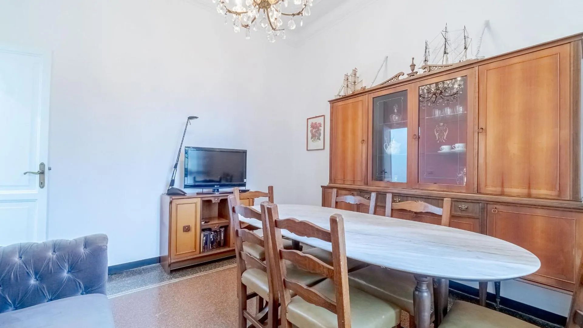 Apartment Genova San Fruttuoso Vintage & Roomy Flat Italy