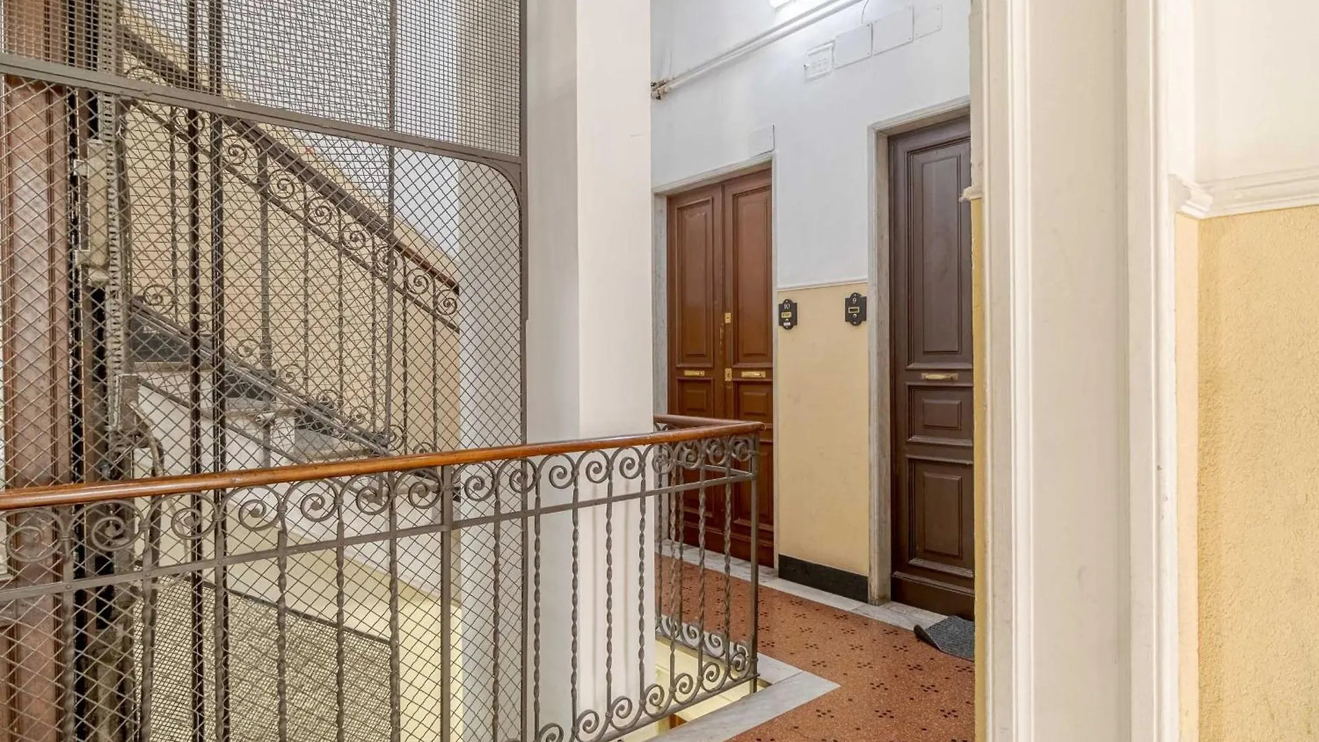 Genova San Fruttuoso Vintage & Roomy Flat Apartment Genoa